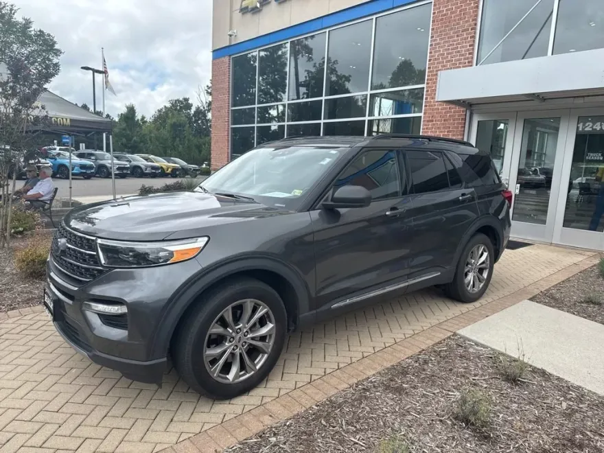 2020 Ford Explorer XLT photo 1