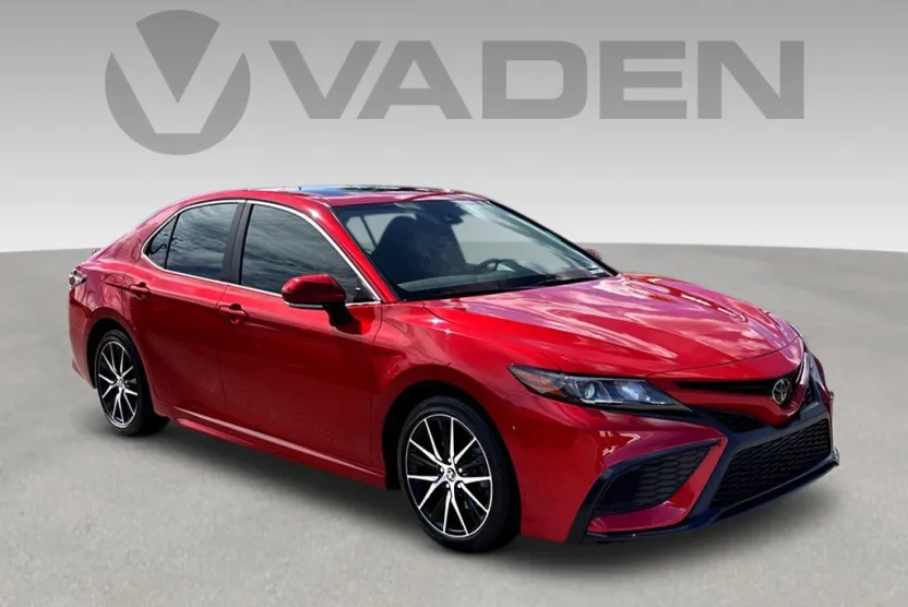 2022 Toyota Camry SE photo 1