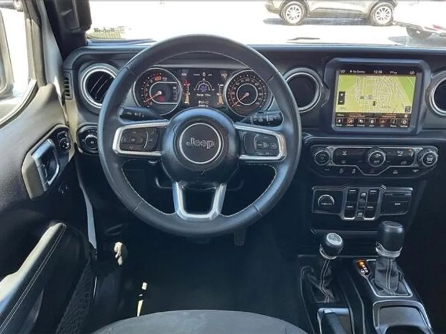 2023 Jeep Wrangler Sahara photo 4