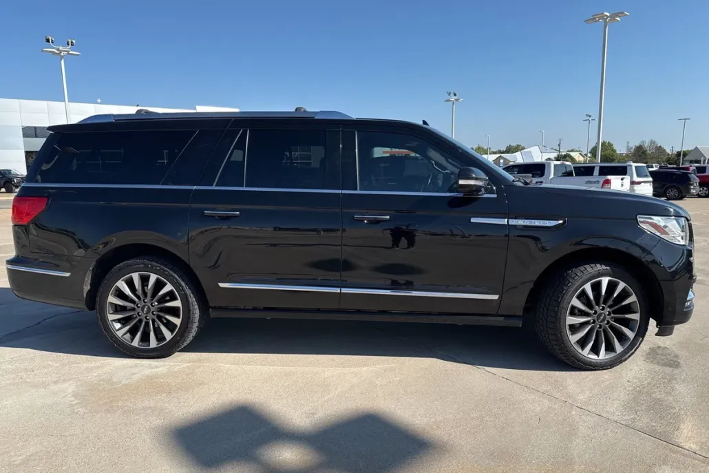 2021 Lincoln Navigator L Reserve photo 1