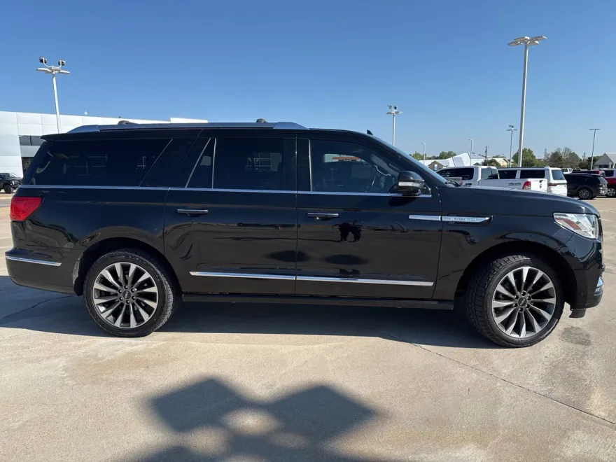 2021 Lincoln Navigator L Reserve photo 1