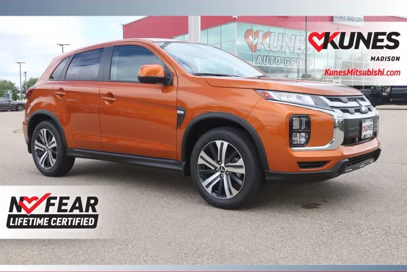 2025 Mitsubishi Outlander Sport ES photo 1