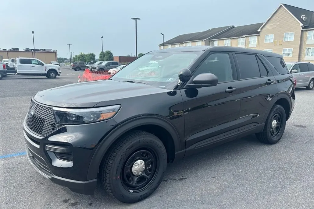 2025 Ford Explorer photo 1