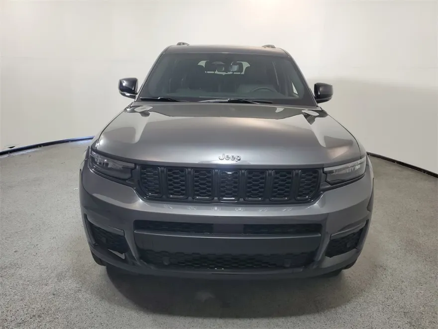2025 Jeep Grand Cherokee Limited photo 1