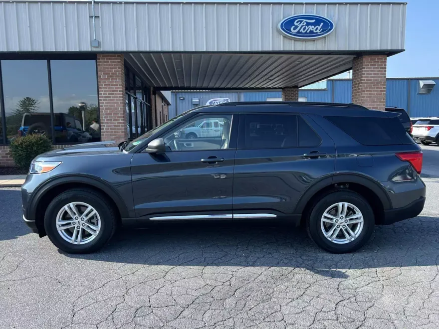 2022 Ford Explorer XLT photo 1