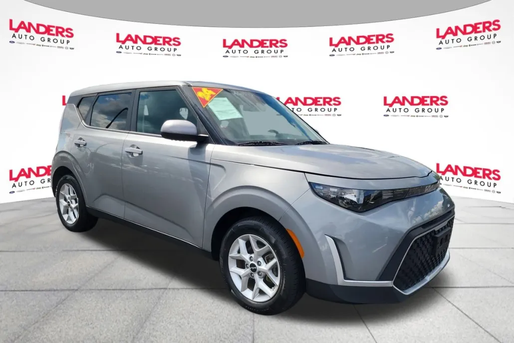 2024 Kia Soul LX photo 1