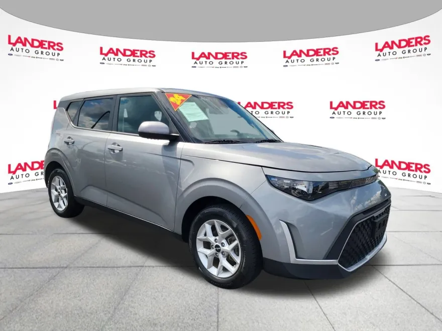 2024 Kia Soul LX photo 1