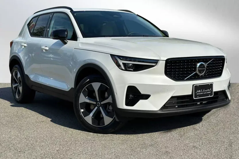 2026 Volvo XC40 Plus photo 1