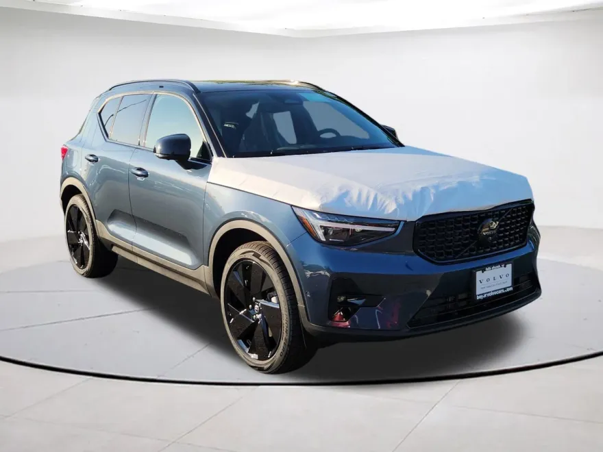 2026 Volvo XC40 photo 1