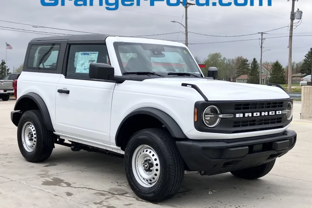 2025 Ford Bronco Base photo 1
