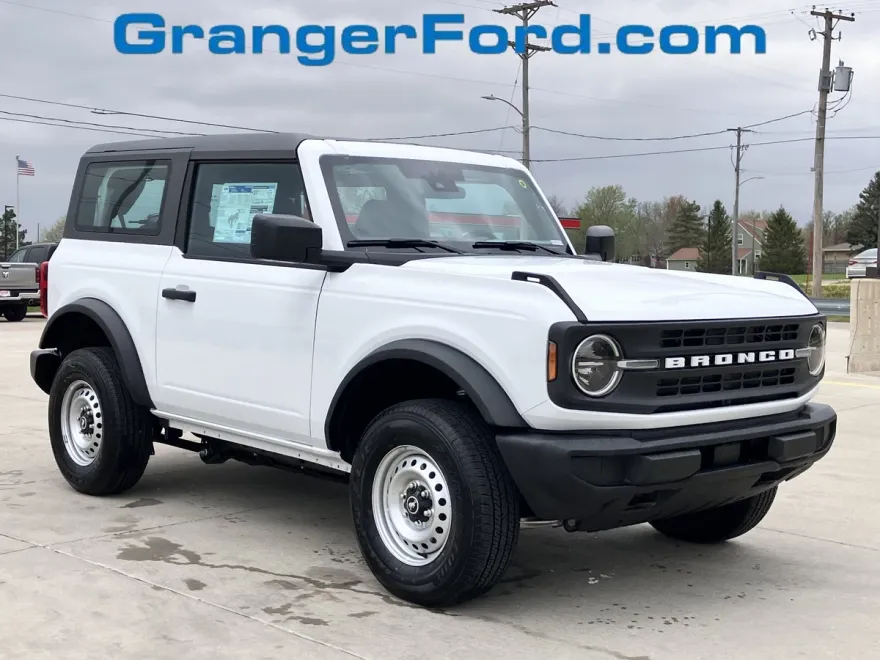 2025 Ford Bronco Base photo 1