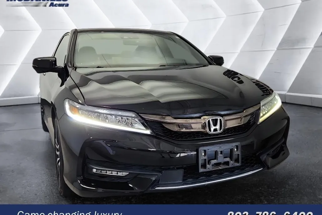2016 Honda Accord Touring photo 1
