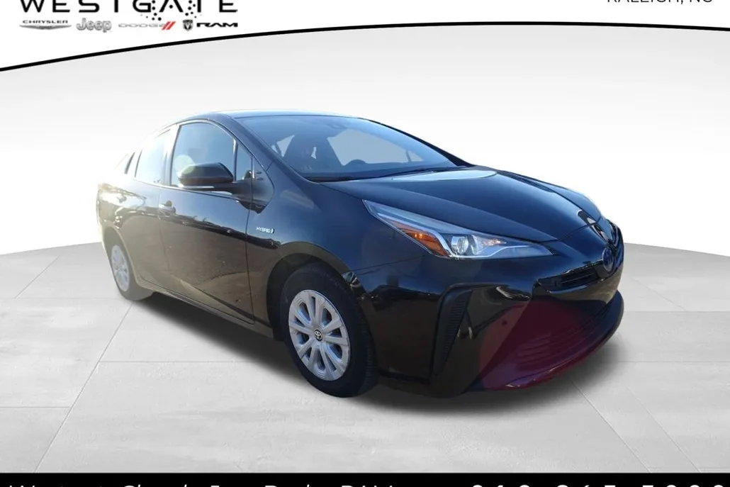 2022 Toyota Prius LE photo 1