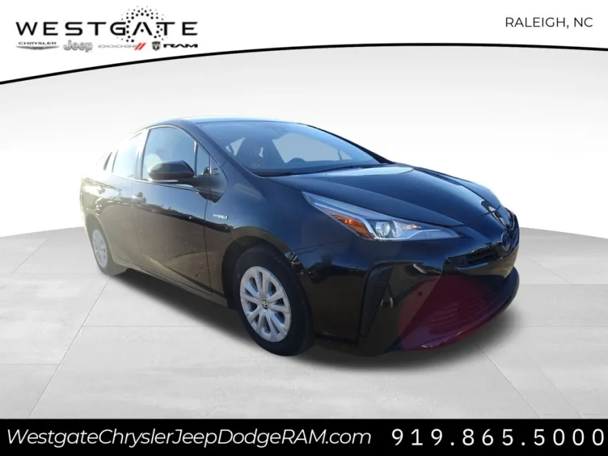 2022 Toyota Prius LE photo 1
