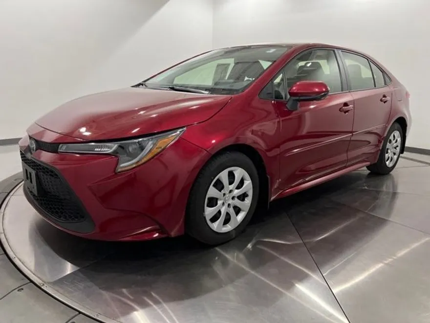 2022 Toyota Corolla LE photo 1