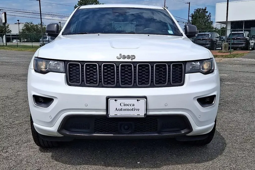 2021 Jeep Grand Cherokee Anniversary Edition photo 1