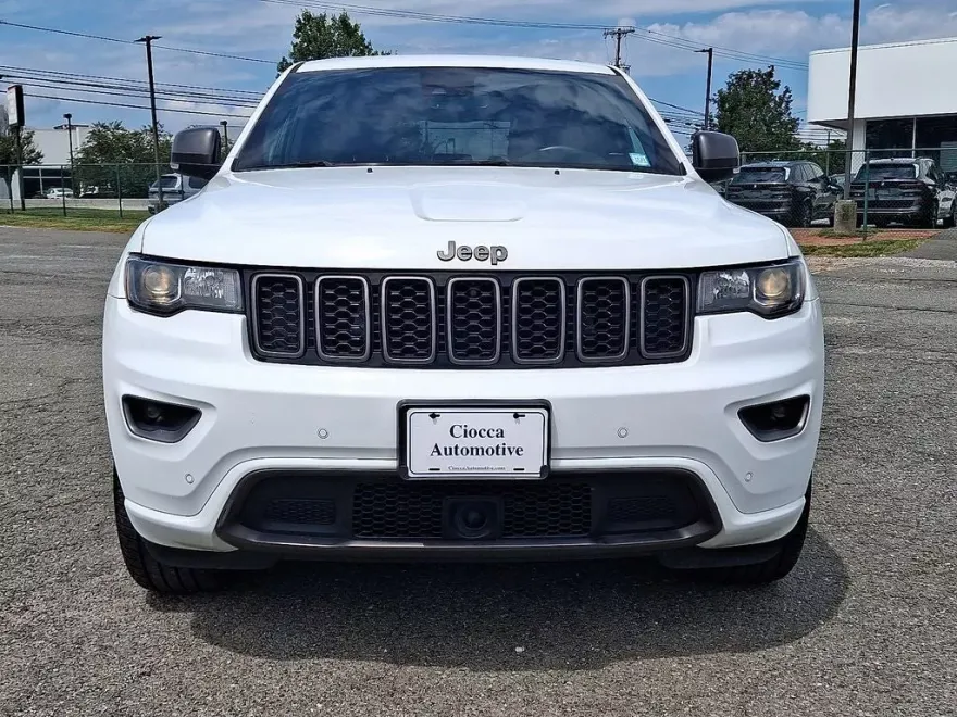 2021 Jeep Grand Cherokee Anniversary Edition photo 1