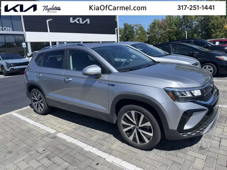 2022 Volkswagen Taos SE photo 1