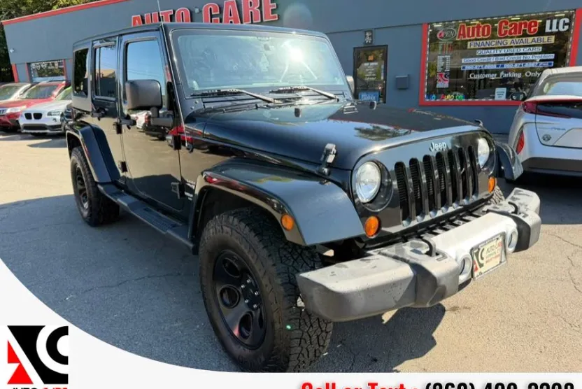 2013 Jeep Wrangler Unlimited Sahara photo 1