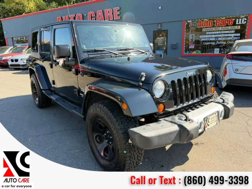 2013 Jeep Wrangler Unlimited Sahara photo 1
