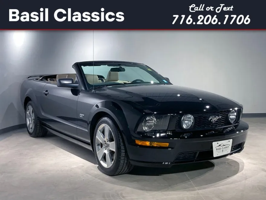 2006 Ford Mustang Convertible photo 1