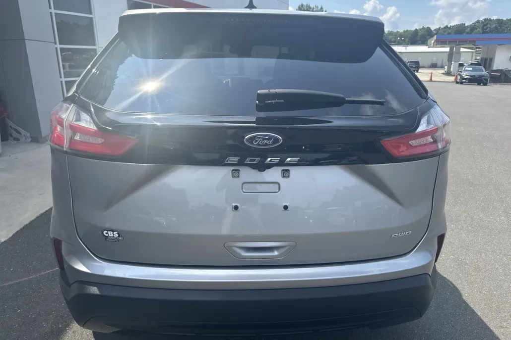 2022 Ford Edge SE photo 1