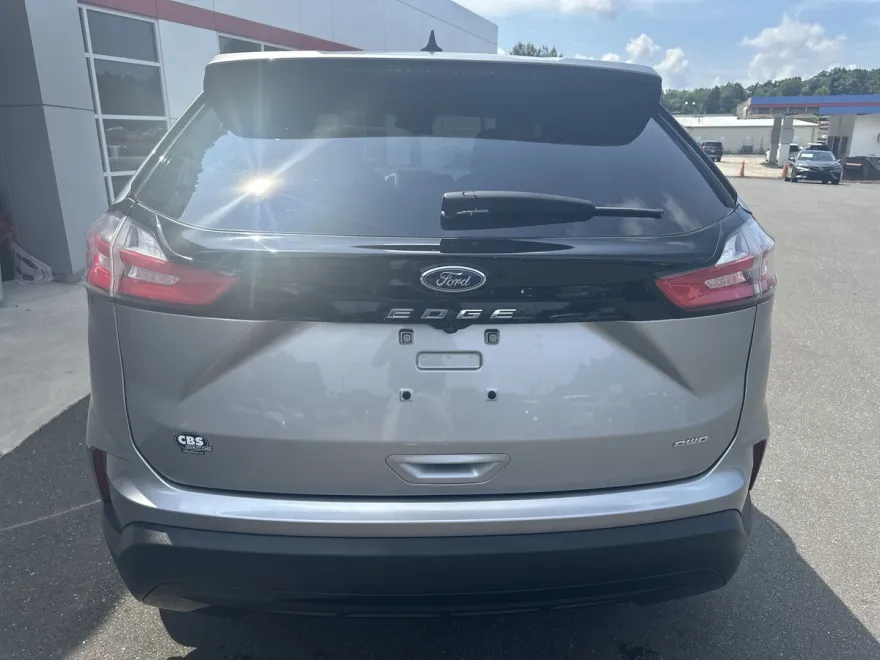 2022 Ford Edge SE photo 1