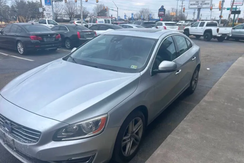 2015 Volvo S60 T5 Drive-E Premier photo 1