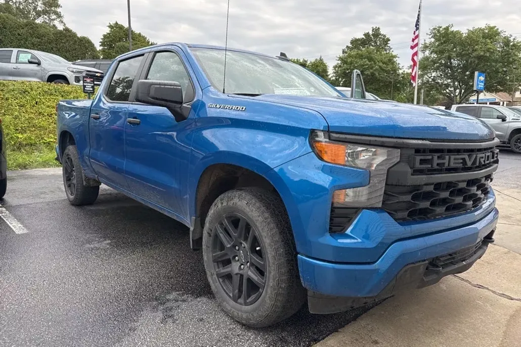2022 Chevrolet Silverado 1500 Custom photo 1