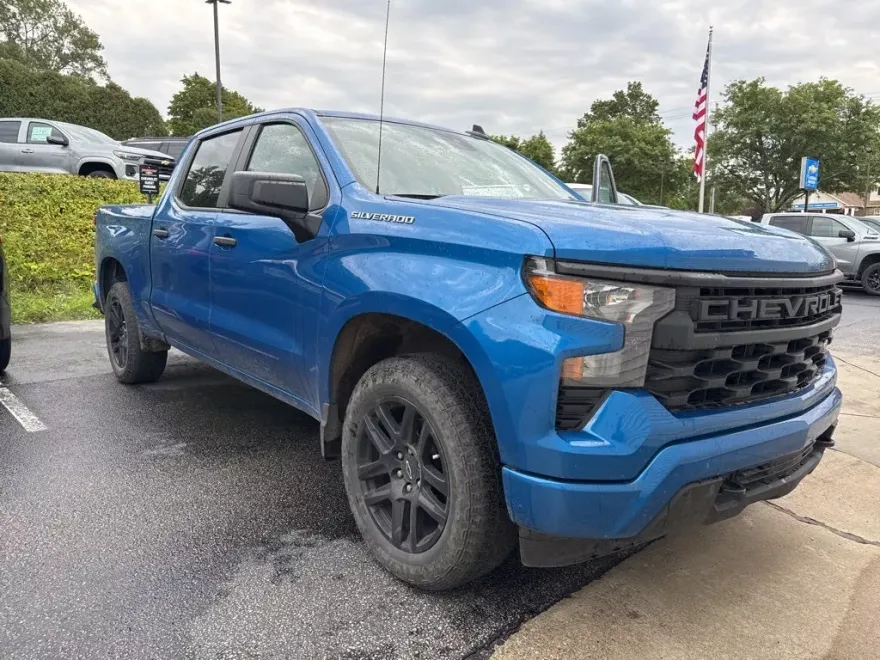 2022 Chevrolet Silverado 1500 Custom photo 1