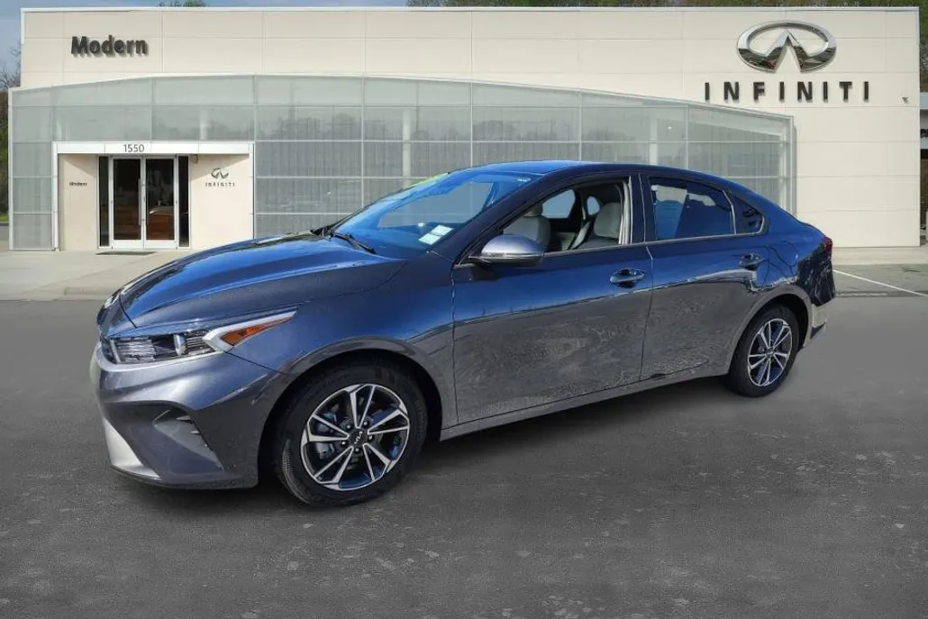 2023 Kia Forte LXS photo 1