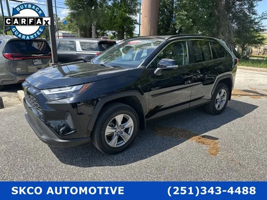 2022 Toyota RAV4 XLE photo 1