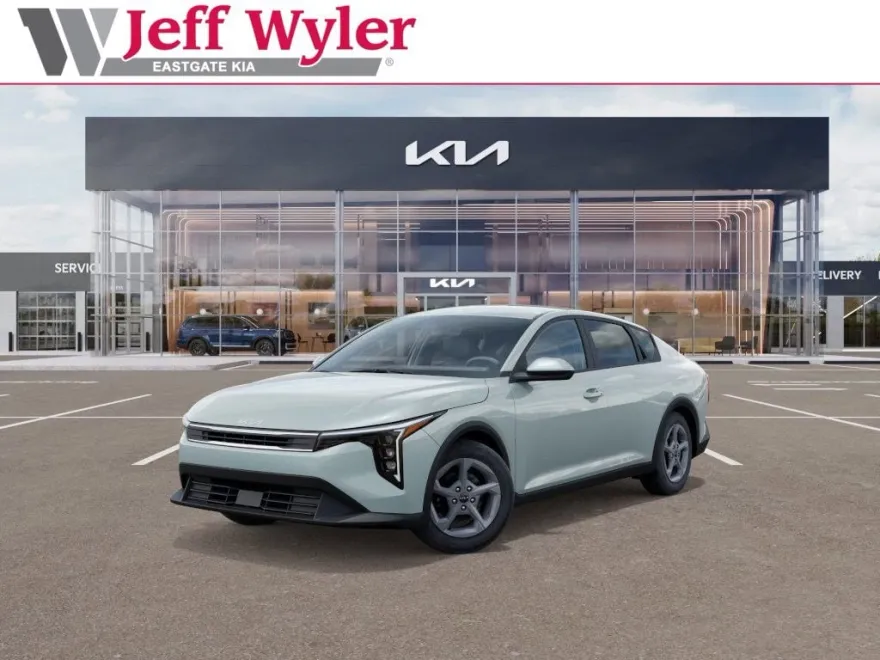 2025 Kia K4 LXS photo 1