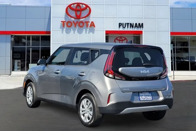 2023 Kia Soul LX photo 1