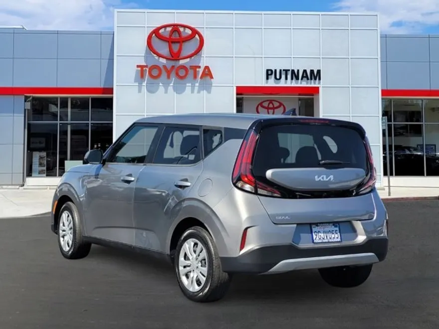 2023 Kia Soul LX photo 1