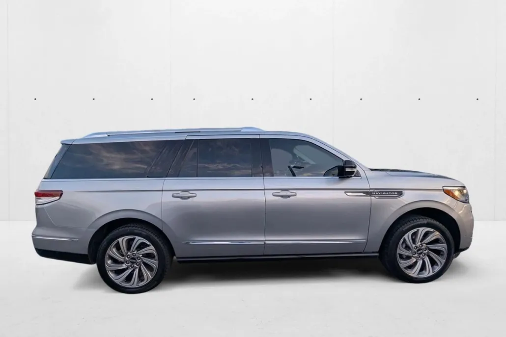 2022 Lincoln Navigator Reserve L photo 1