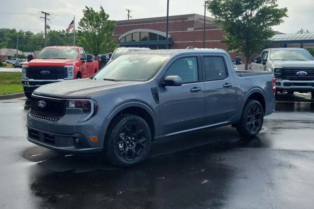 2025 Ford Maverick photo 1