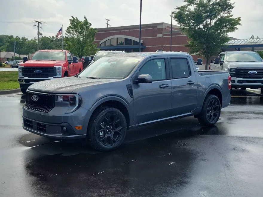 2025 Ford Maverick photo 1