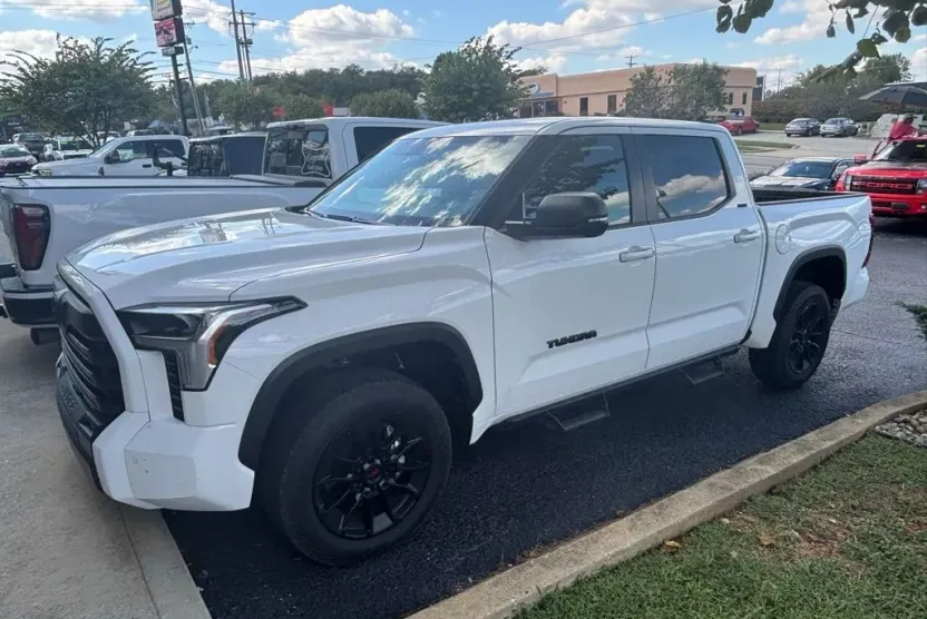 2025 Toyota Tundra SR5 photo 1