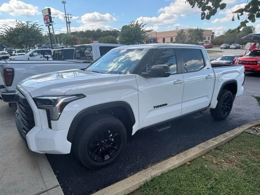 2025 Toyota Tundra SR5 photo 1
