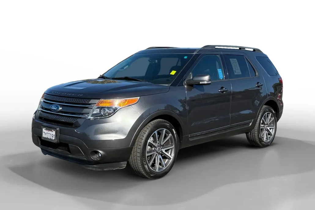 2015 Ford Explorer XLT photo 1