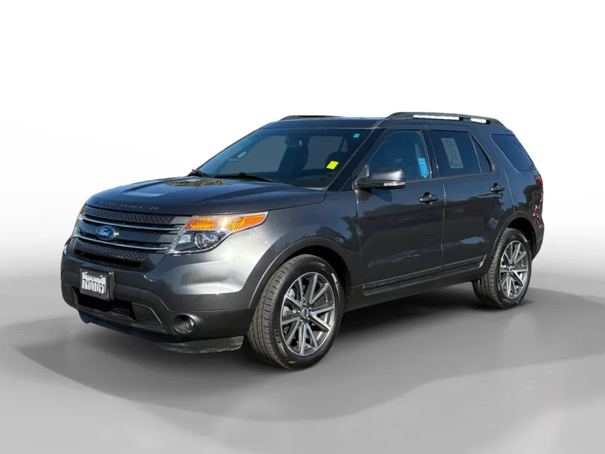 2015 Ford Explorer XLT photo 1