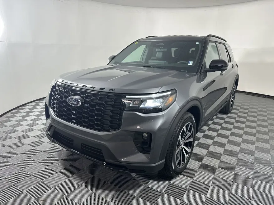 2025 Ford Explorer ST-Line photo 1