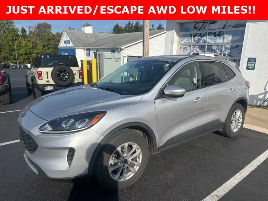2020 Ford Escape SE photo 1