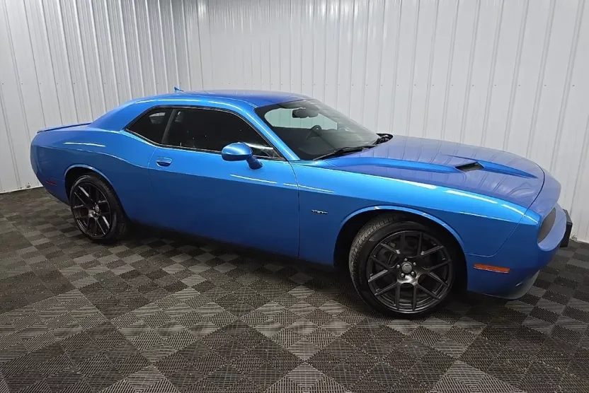 2016 Dodge Challenger SXT Plus photo 1