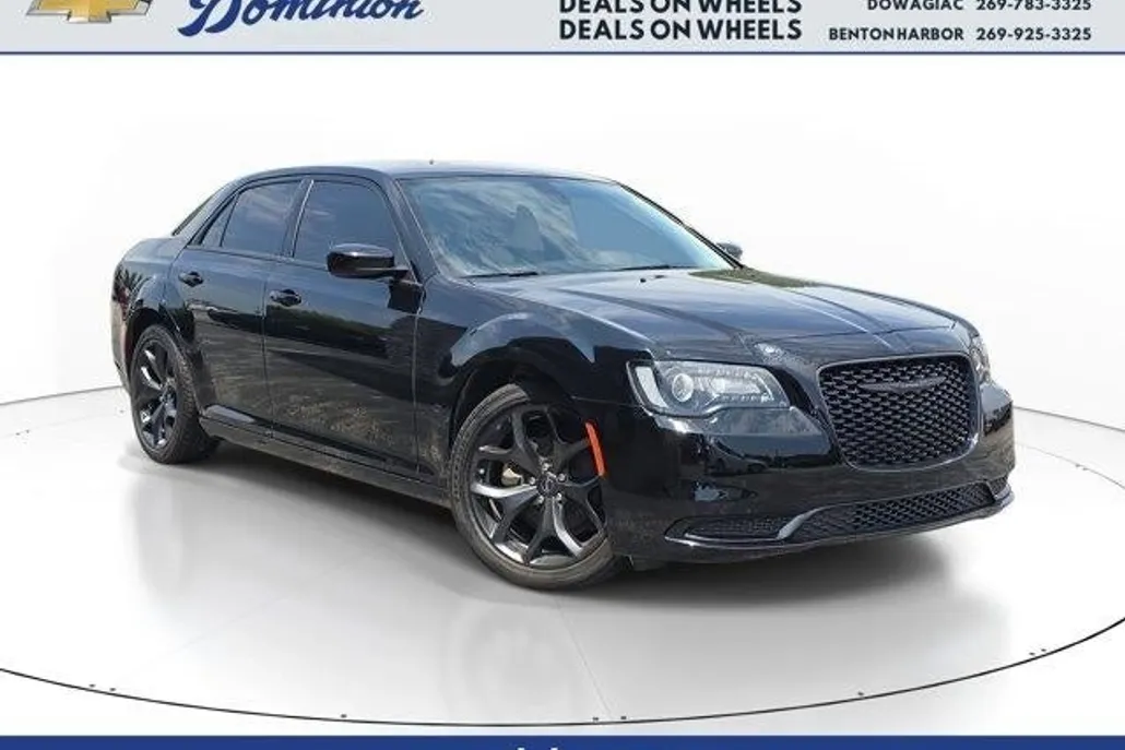 2023 Chrysler 300 Touring photo 1
