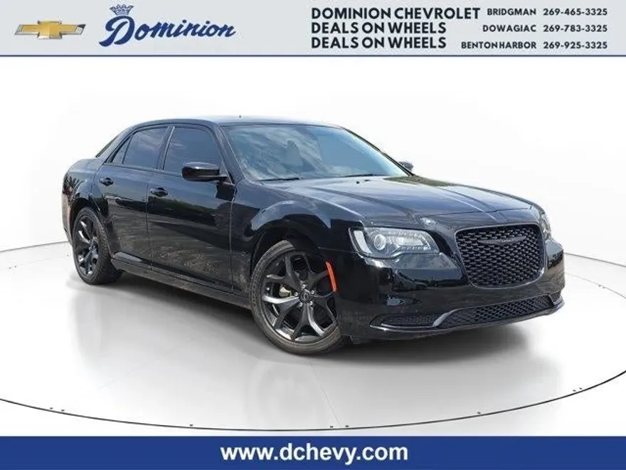2023 Chrysler 300 Touring photo 1