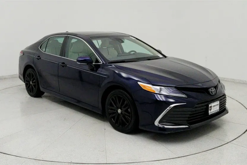 2022 Toyota Camry XLE photo 1