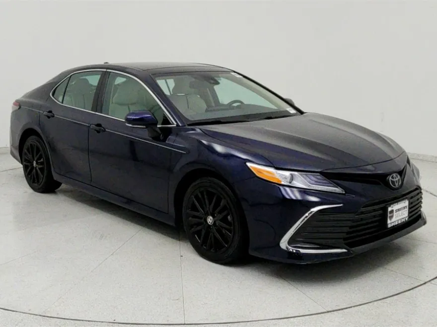 2022 Toyota Camry XLE photo 1