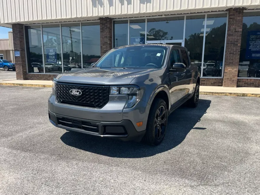 2025 Ford Maverick XLT photo 1